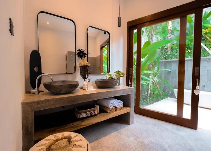 Villa Four Bedroom Luxury Laya Ubud